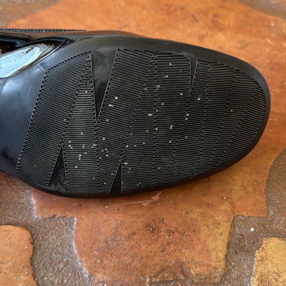 Ferragamo patent leather pumps size 9 B - Picture 7 of 9